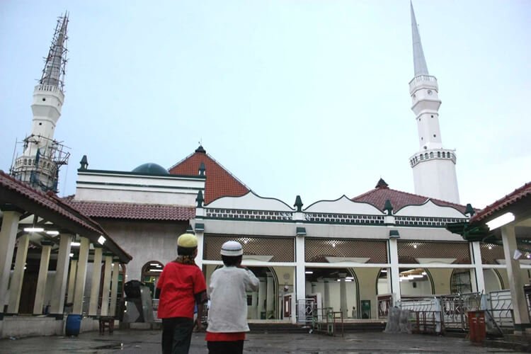 masjid kampung luar batang, objek wisata jakarta utara bereligi dan terkenal di indonesia