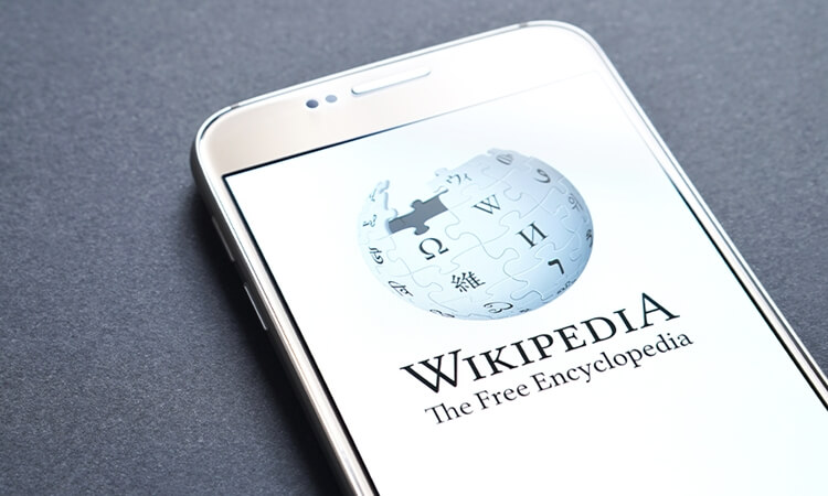 sejarah wikipedia sejak 19 tahun lalu beserta fakta, kontroversi dan perkembangannya
