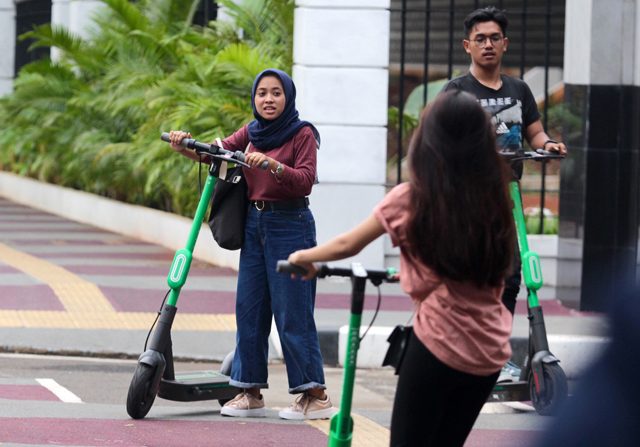 polemik regulasi pelarangan tren transportasi skuter listrik di indonesia