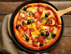 15 Cara Membuat Pizza Teflon Rumahan yang Super Lezat